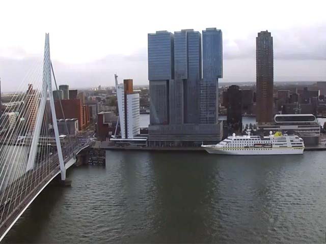 Cruiseschip ms Hamburg van Plantour Kreutzfahrten aan de Cruise Terminal Rotterdam